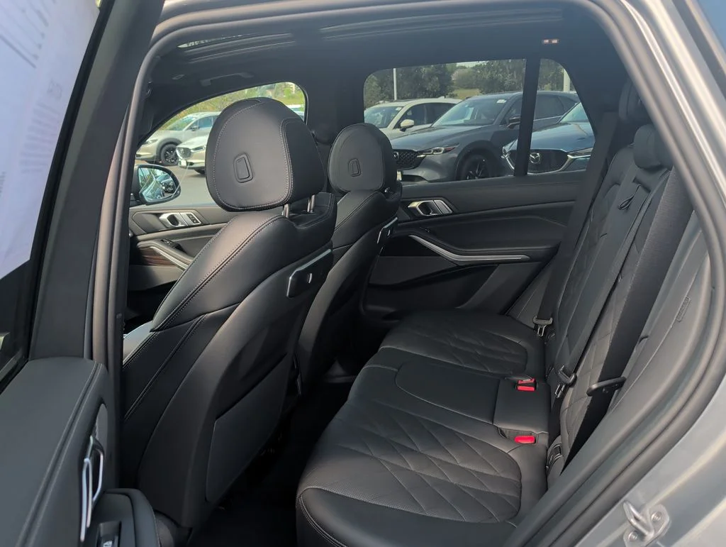 Used 2026 Gray BMW xDrive40i image 11