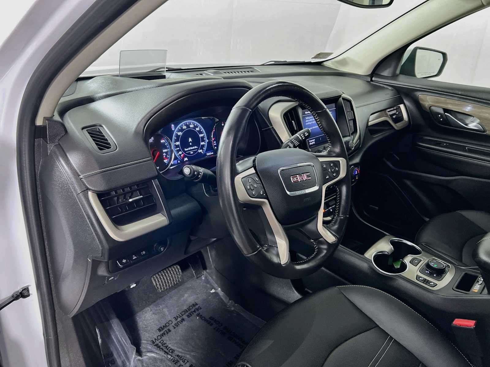 Used 2022 White Frost Tricoat GMC Denali image 9