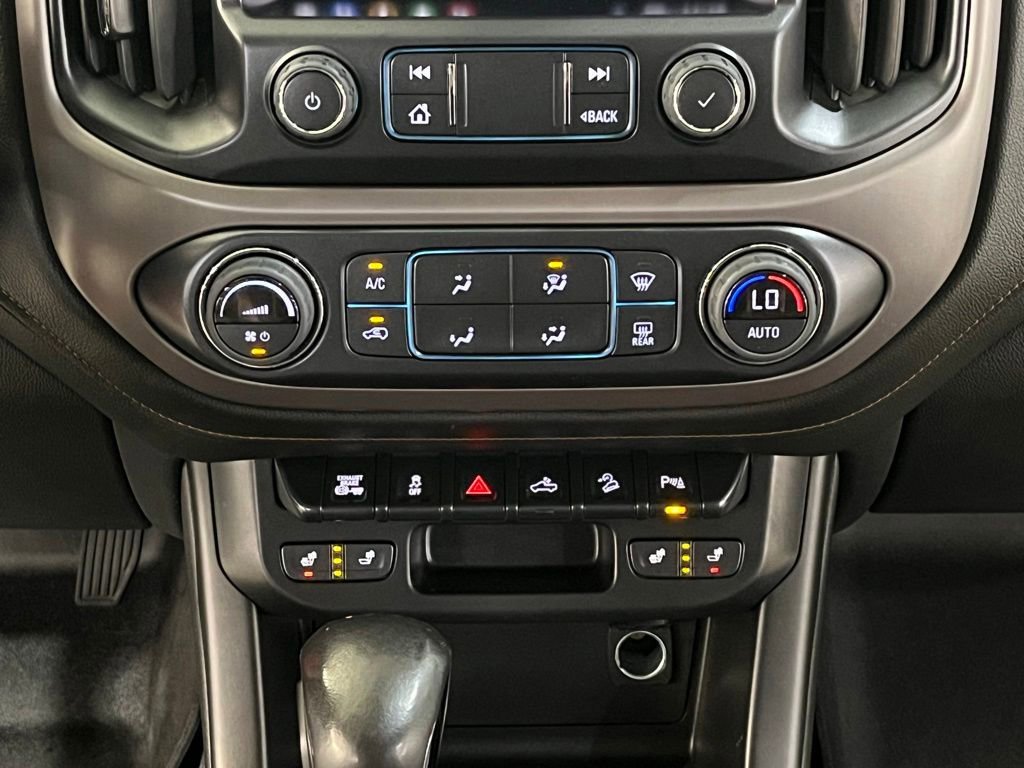 Used 2022 Summit White GMC AT4 - Leather image 21