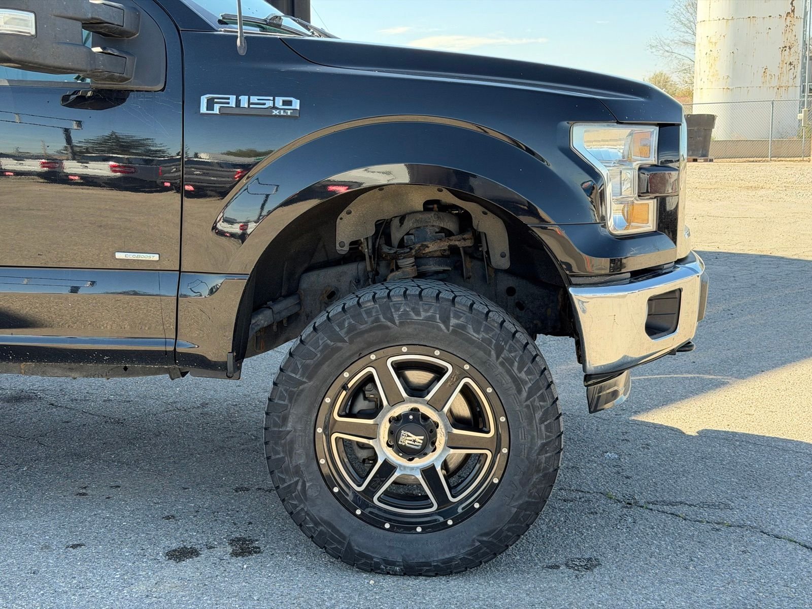 View vehicle photo 4