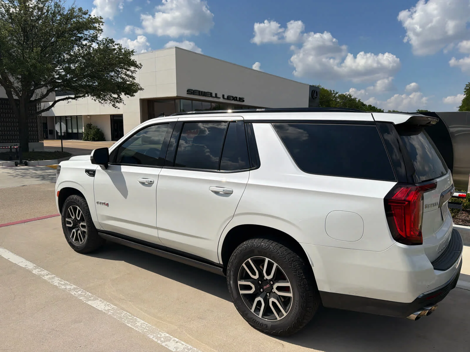 Used 2023 White Frost Tricoat GMC AT4 image 4
