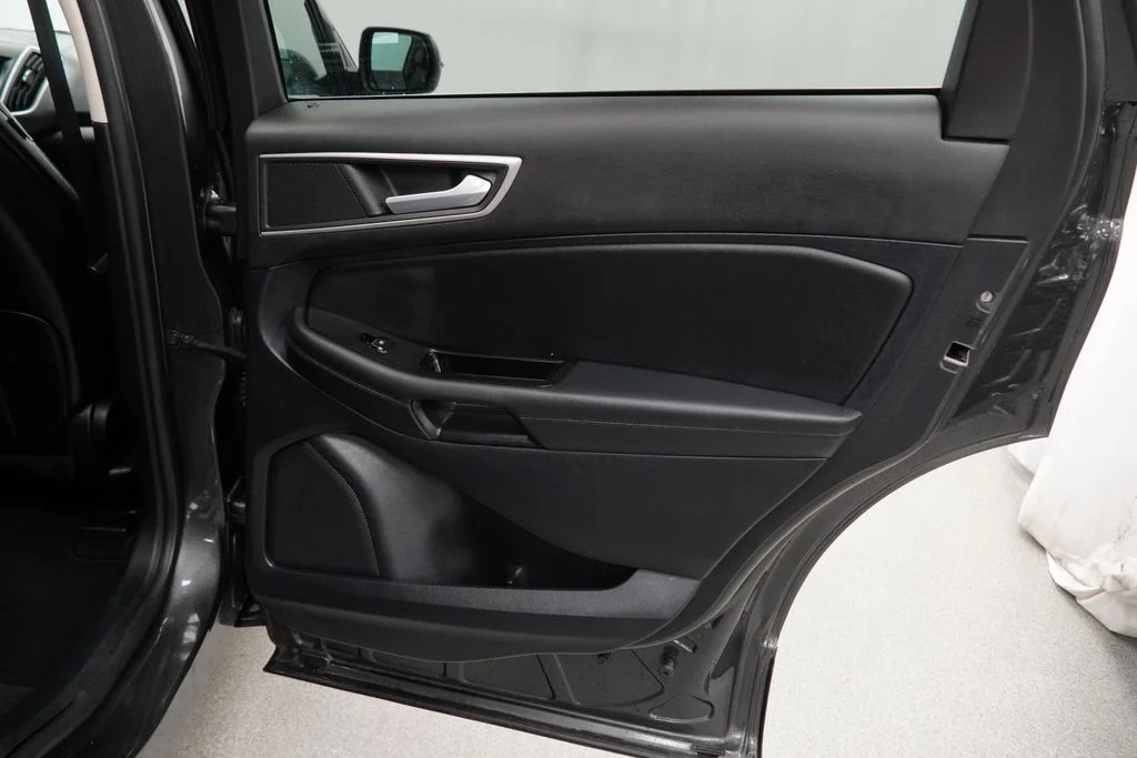 Used 2019 Gray Ford SEL image 26