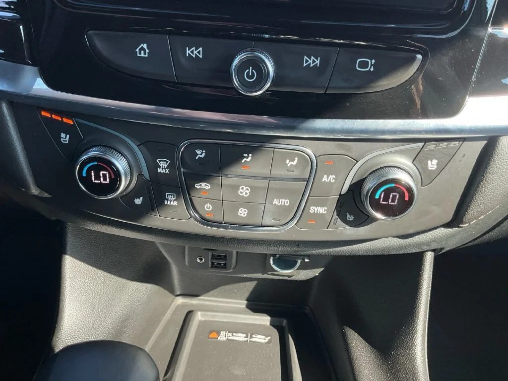 Used 2023 MOSAIC BLACK METALLIC Chevrolet High Country image 23