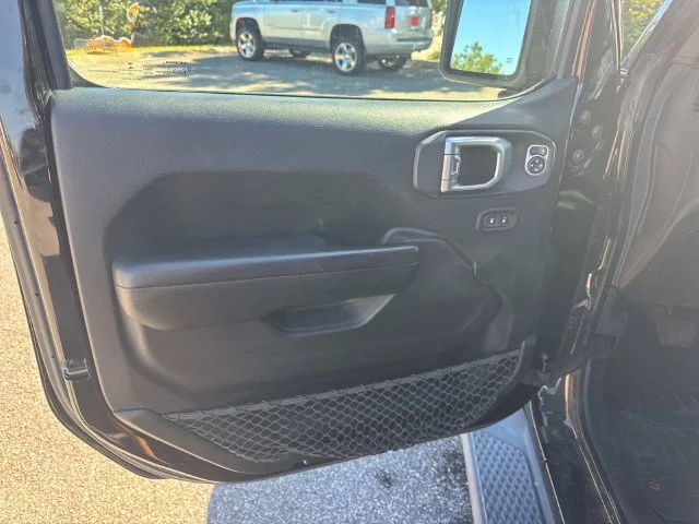 Used 2020 Black Jeep Sport image 25