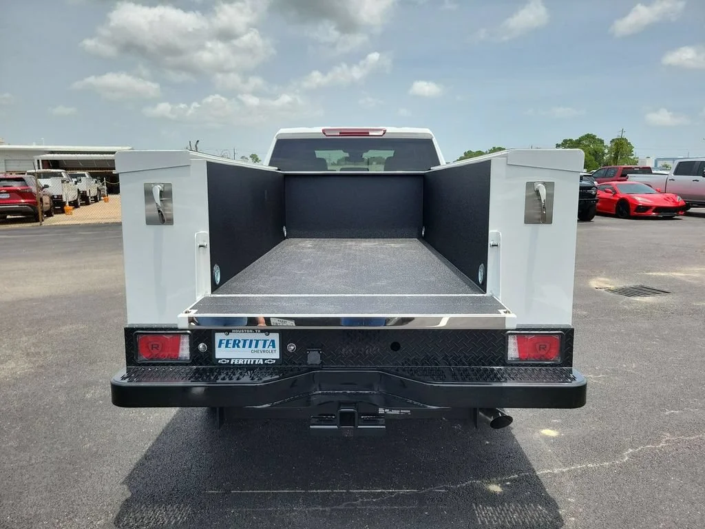 New 2026 Summit White Chevrolet WT image 13