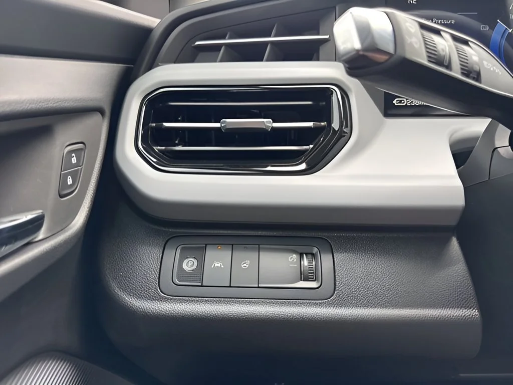 New 2027 Mosaic Black Metallic Chevrolet LT image 28
