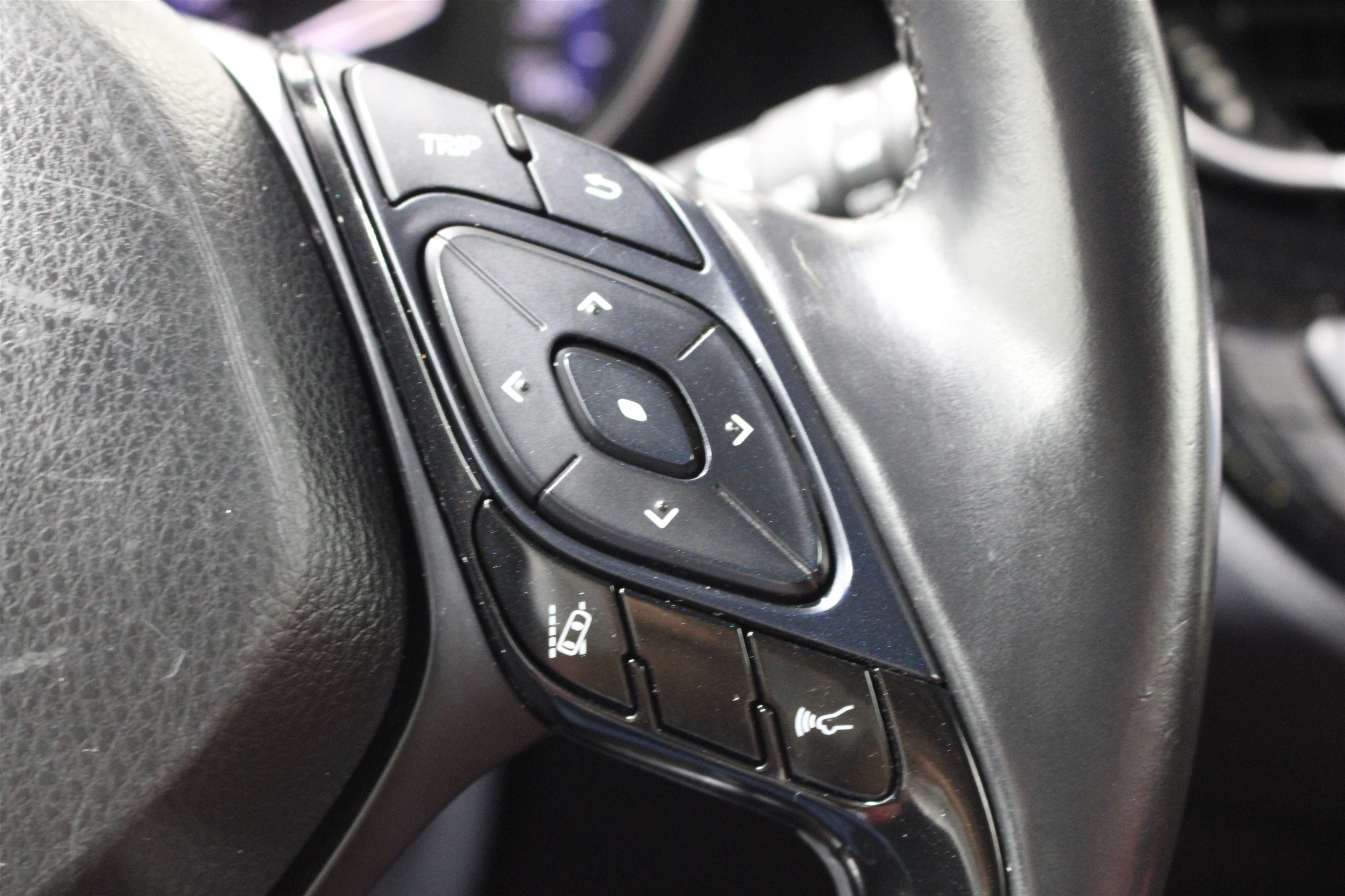 2019 Toyota C-HR XLE - Photo 12