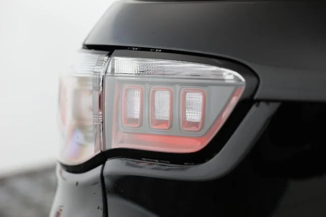 New 2026 Diamond Black Crystal Pearl-Coat Exterior Paint Jeep Trailhawk image 34