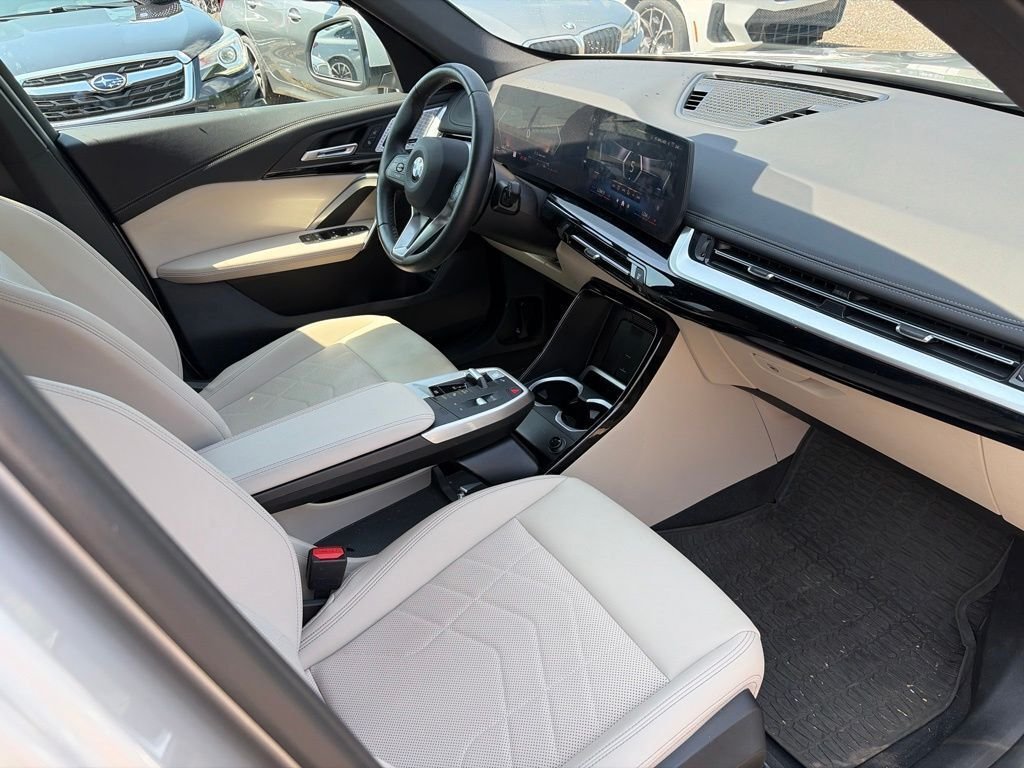 Used 2024 Silver BMW xDrive28i image 14