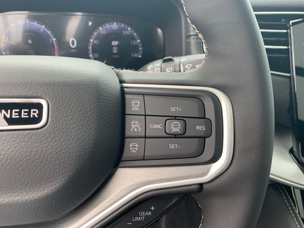New 2026 Fathom Blue Pearl-Coat Exterior Paint (Late Availability) Jeep  image 18