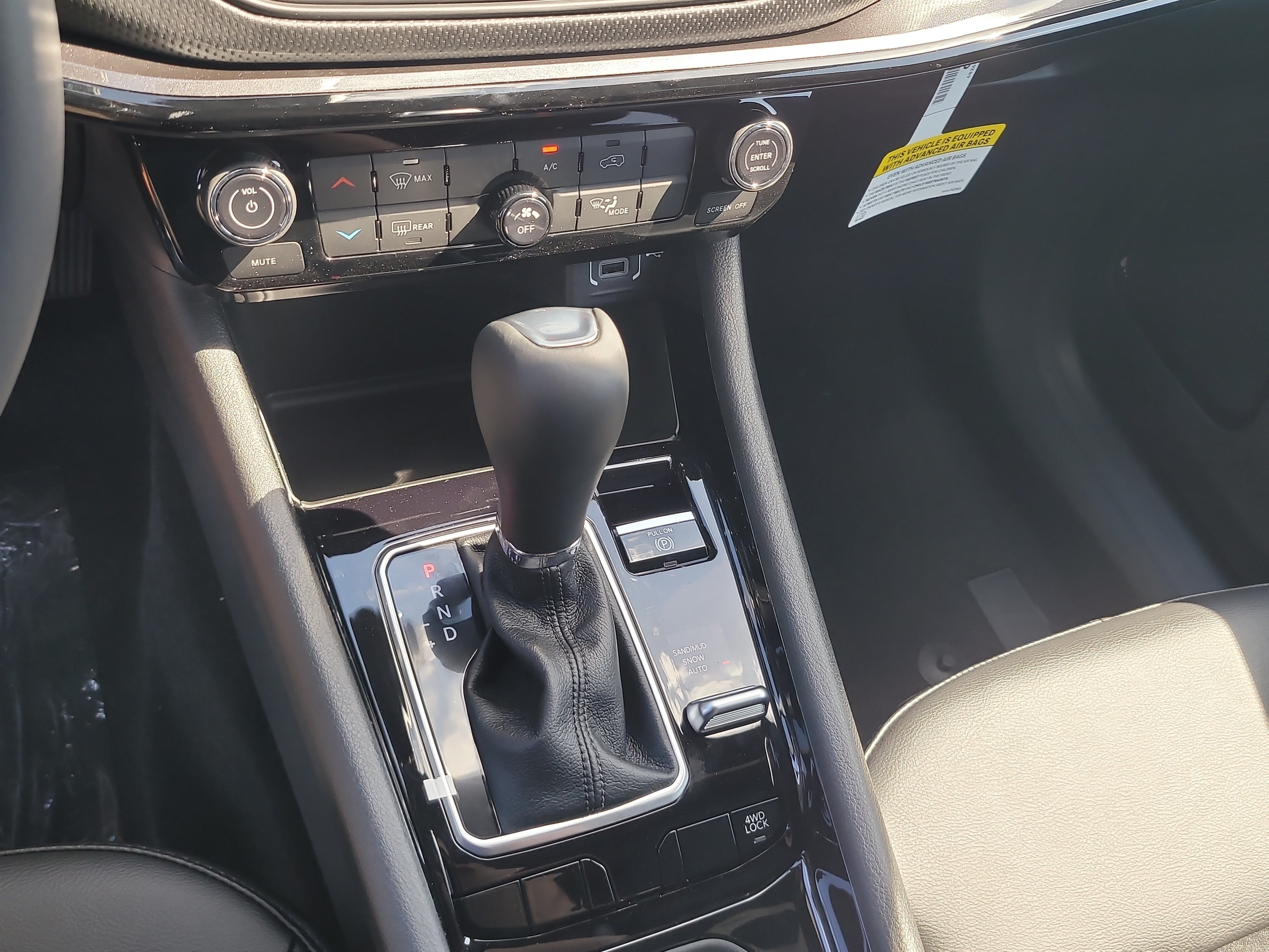 New 2026 Hydro Blue Pearl-Coat Exterior Paint Jeep Latitude Altitude image 18