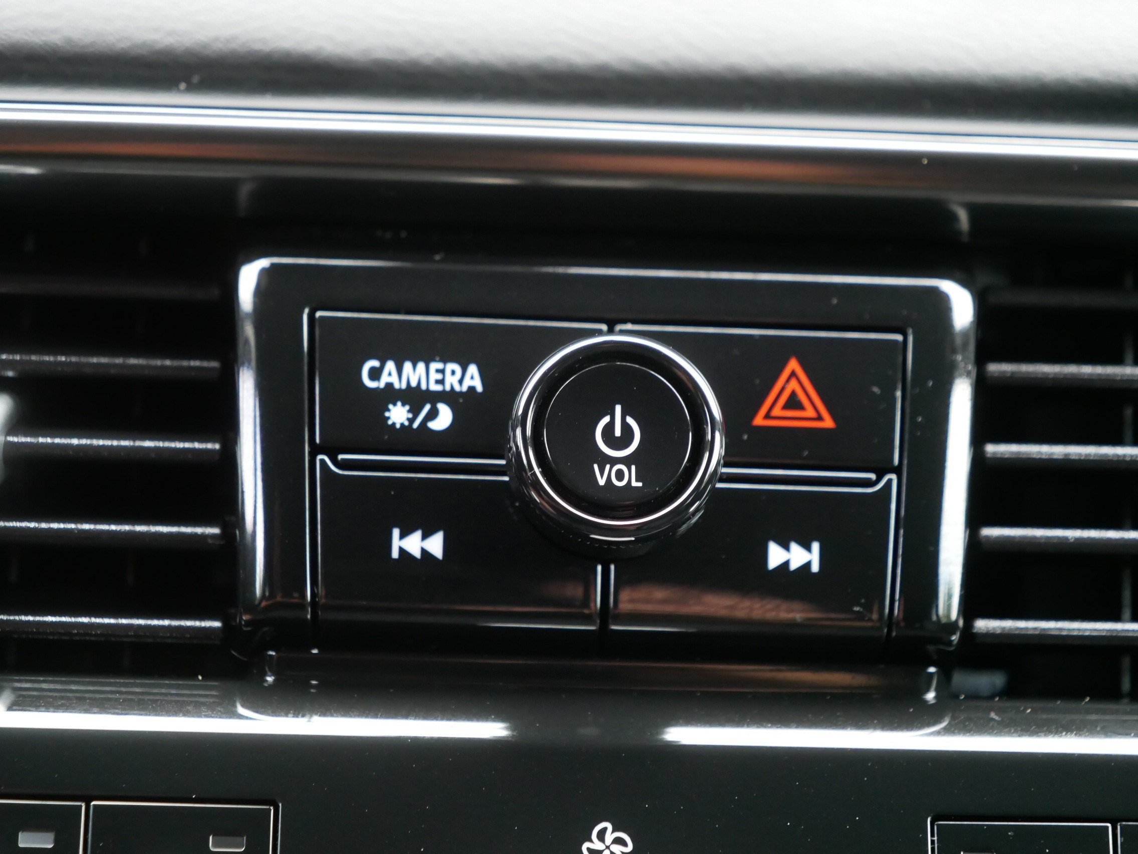 Used 2025 Gun Metallic/Super Black Nissan PRO-4X image 33
