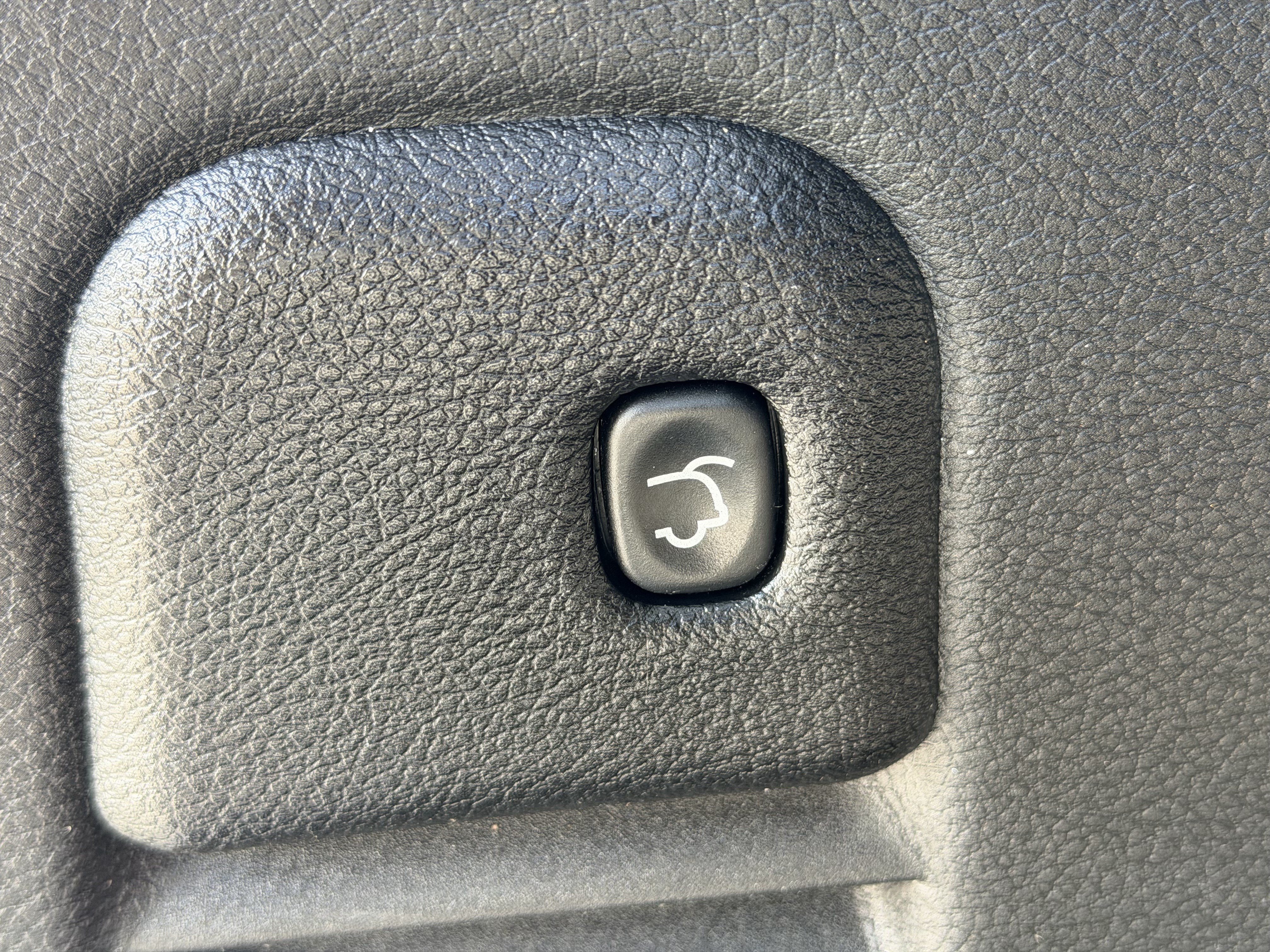 Used 2014 Silver Jeep Limited image 24