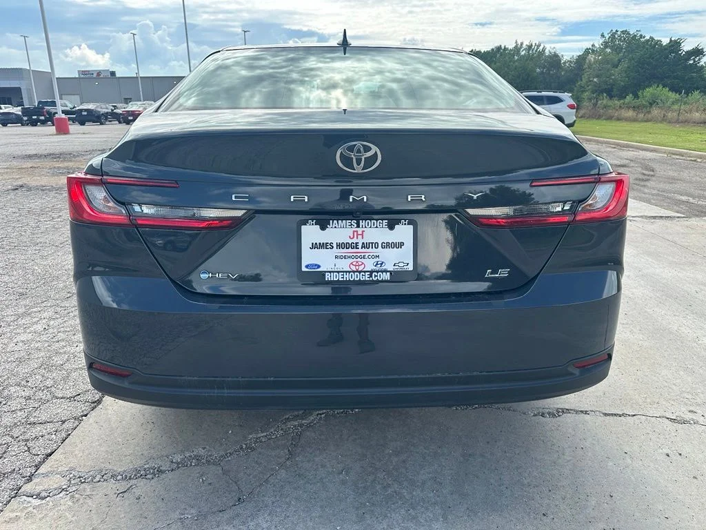 2025 Toyota Camry LE - Photo 6