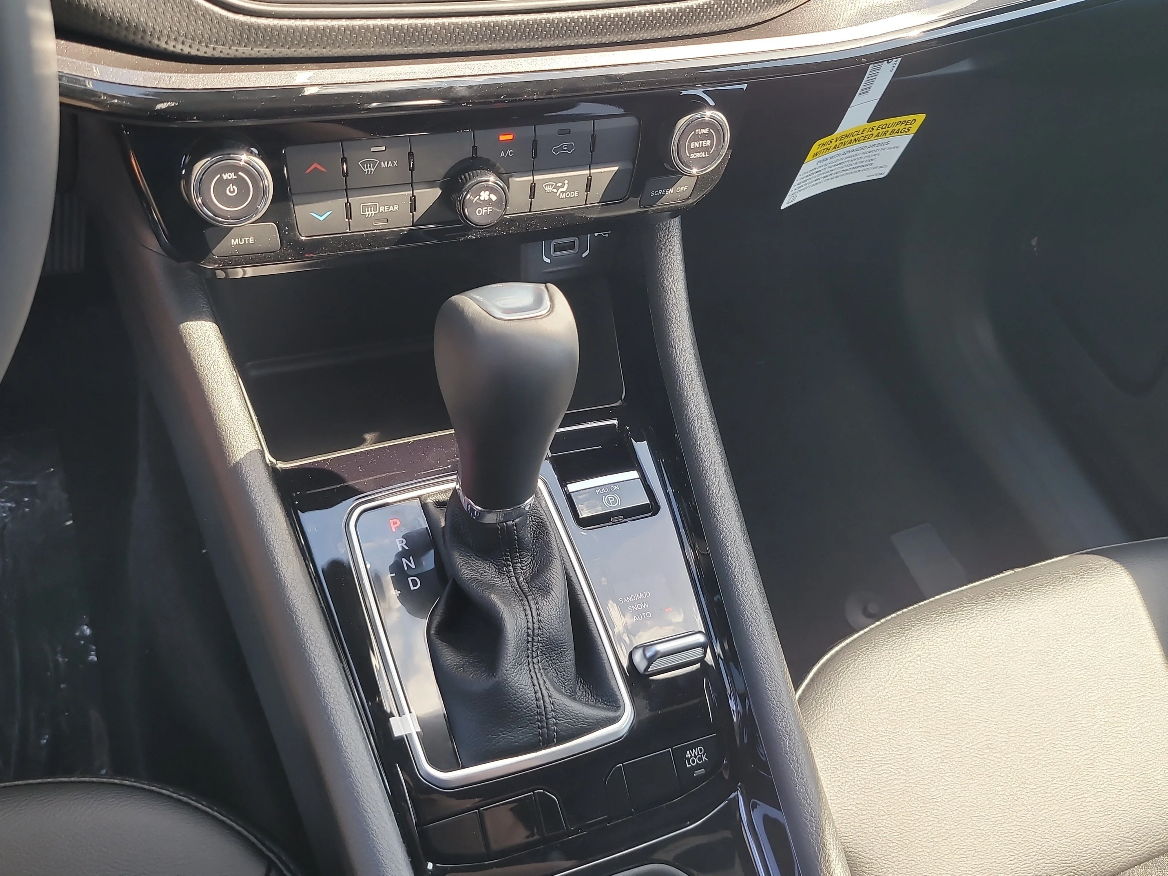 New 2026 Hydro Blue Pearlcoat Jeep Latitude Altitude image 18