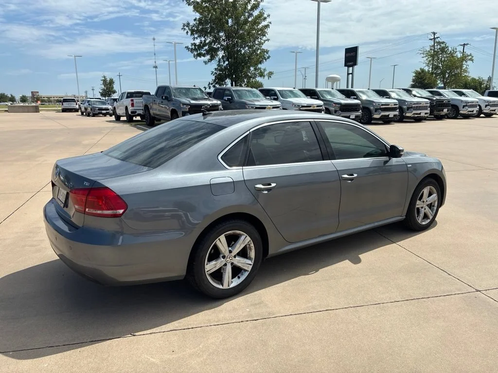 Used 2014 Gray Volkswagen 1.8T Wolfsburg Edition image 4