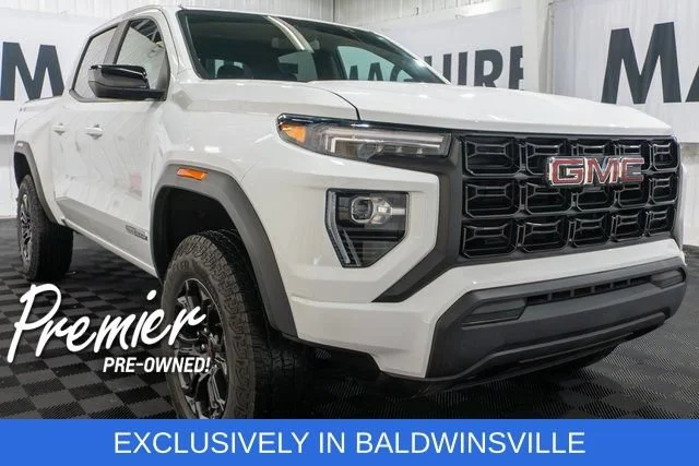Used 2025 Summit White GMC Elevation image 4