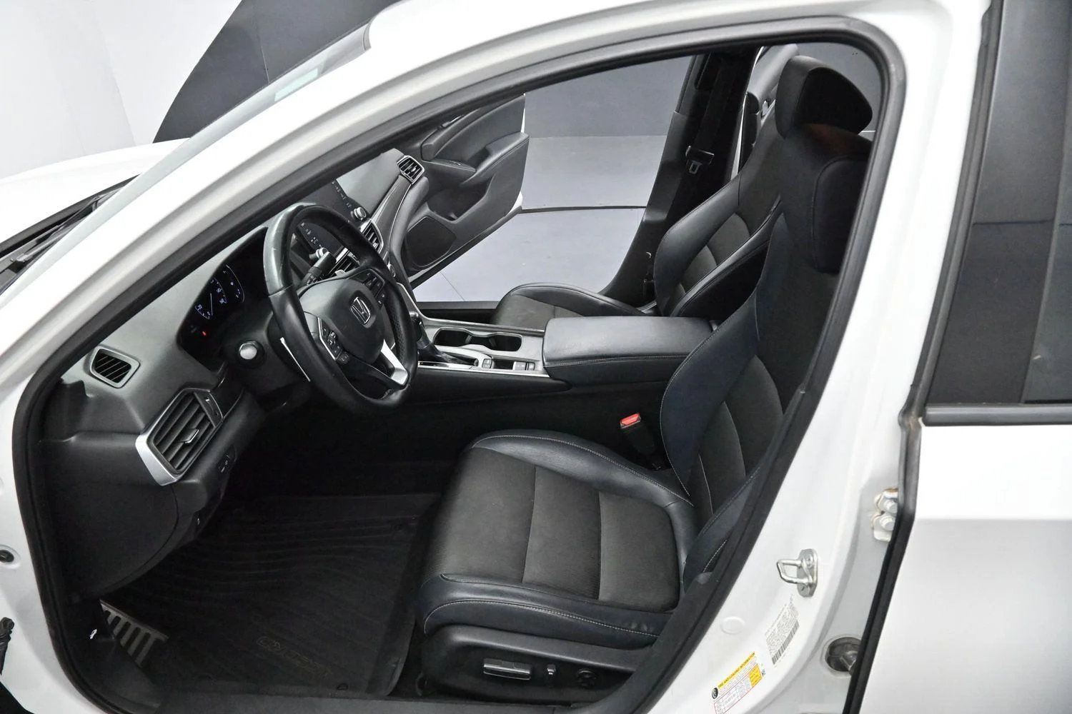 Used 2018 Platinum White Pearl Honda Sport image 11
