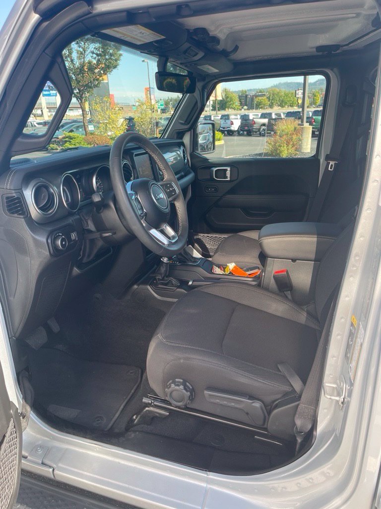Used 2023 Silver Jeep Sahara image 8