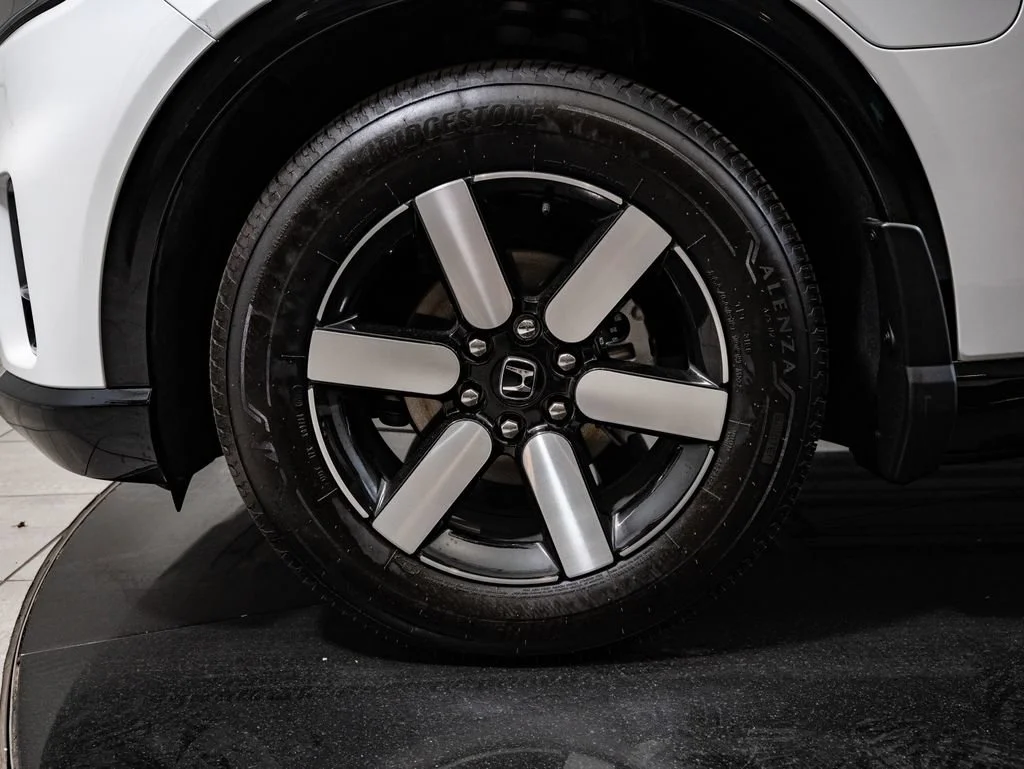 Used 2025 Snowfall Pearl Honda Touring image 13