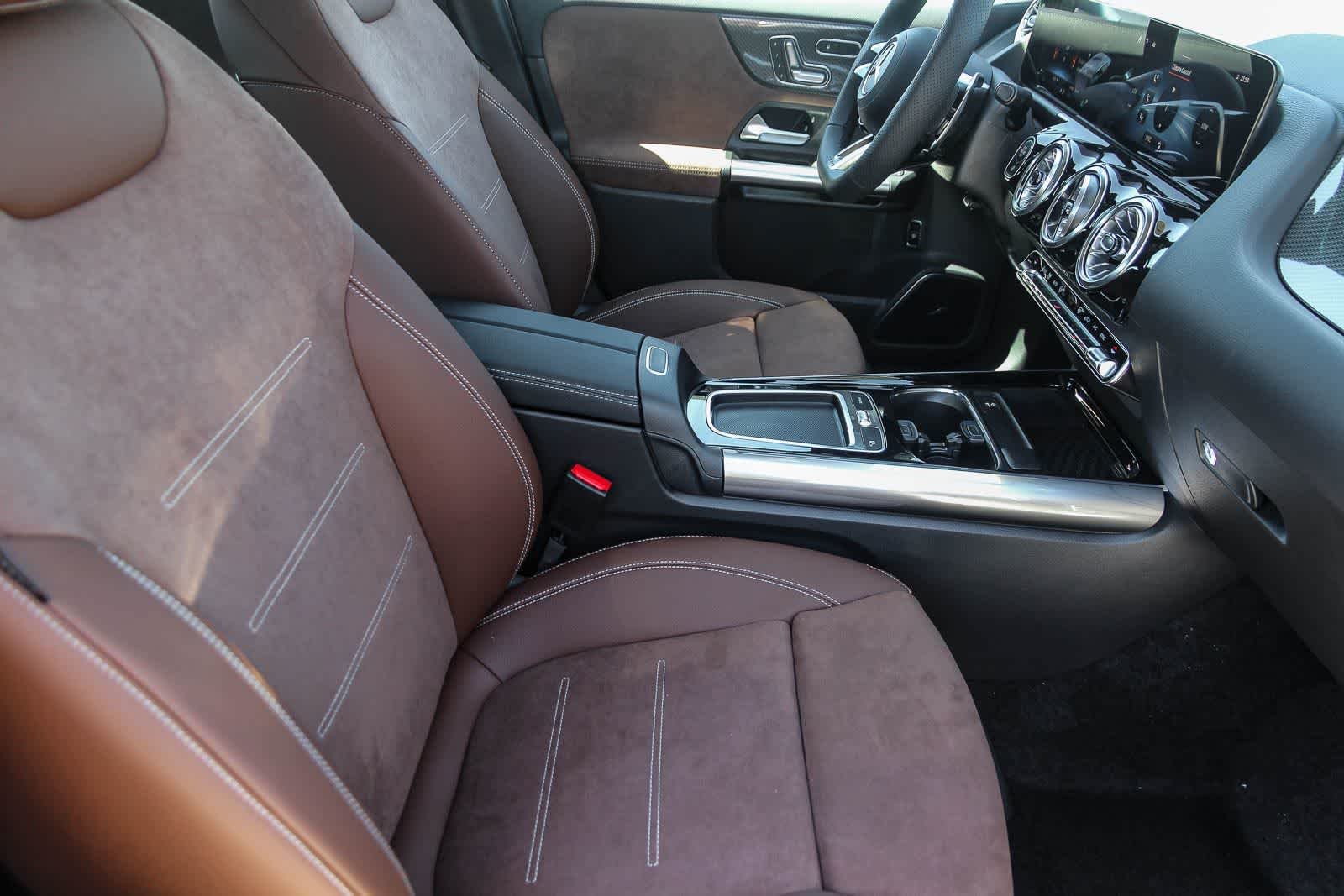 New 2026 MANUFAKTUR Alpine Grey Mercedes-Benz AMG® GLA 35 image 17