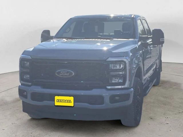 Used 2025  Ford Lariat image 1