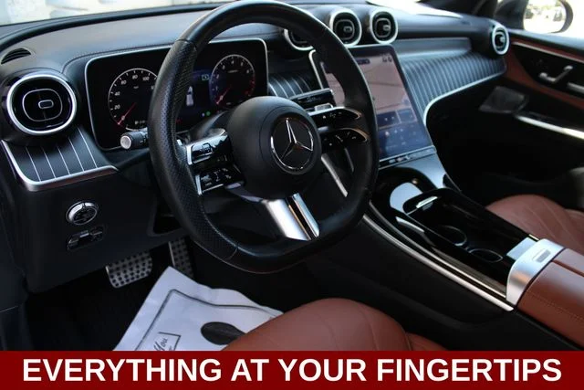 Used 2023  Mercedes-Benz GLC 300 image 2