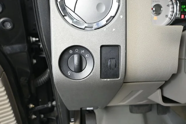 Used 2008 Black Ford Lariat image 24