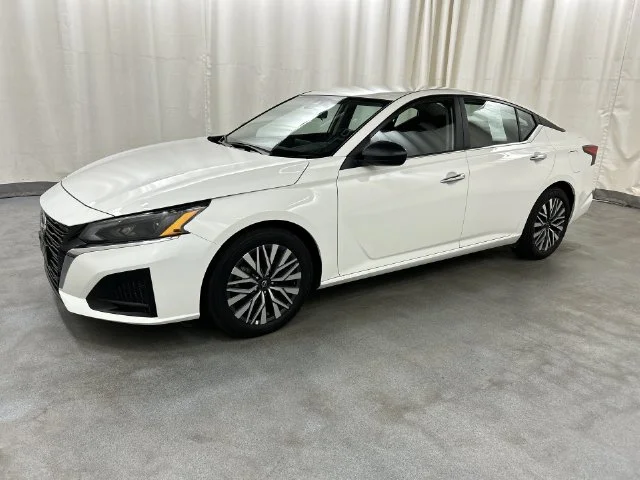 Used 2025 Nissan Altima SV with VIN 1N4BL4DV5SN312257 for sale in Waterbury, CT