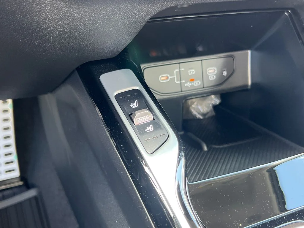 2025 Kia Sorento SX - Photo 28