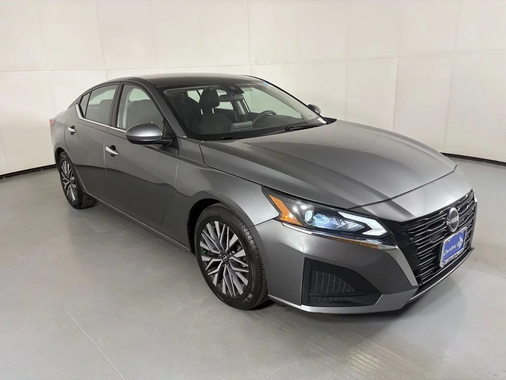 Used 2023 Gray Nissan 2.5 SV image 2