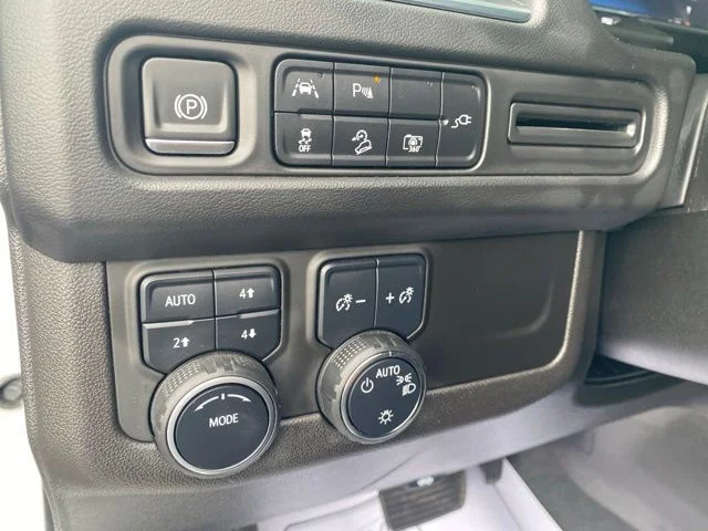 Used 2022 Summit White Chevrolet Z71 image 18