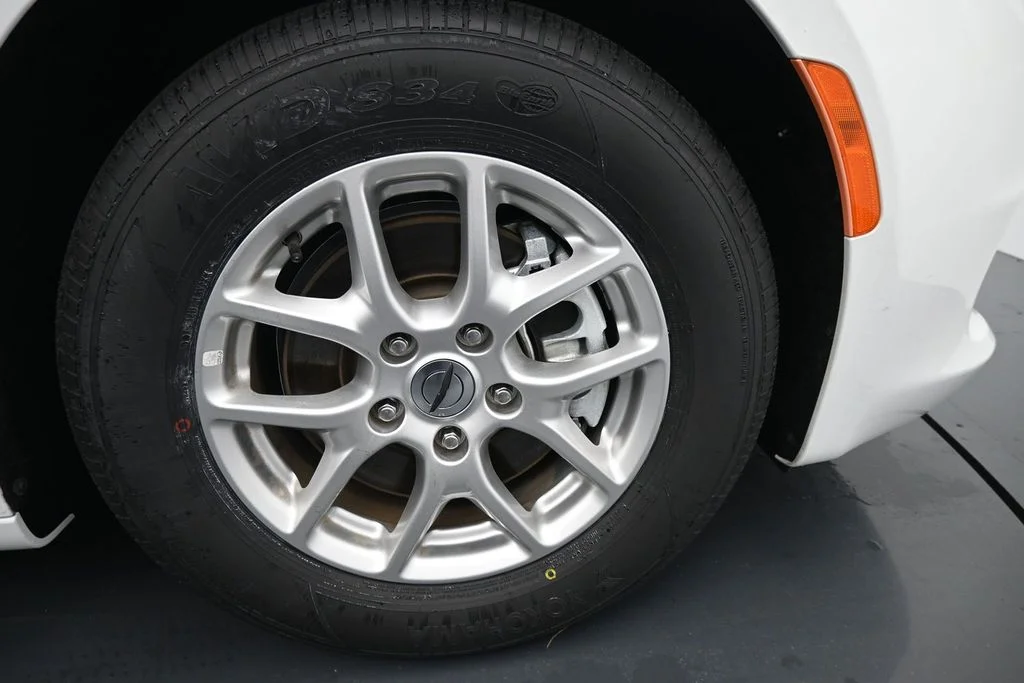 Used 2023 White Chrysler LX image 10