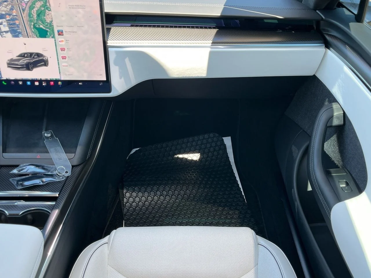 Used 2022 Midnight Silver Tesla Plaid image 15