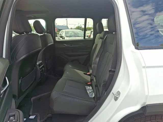 New 2025 White/off-white Jeep Laredo image 10