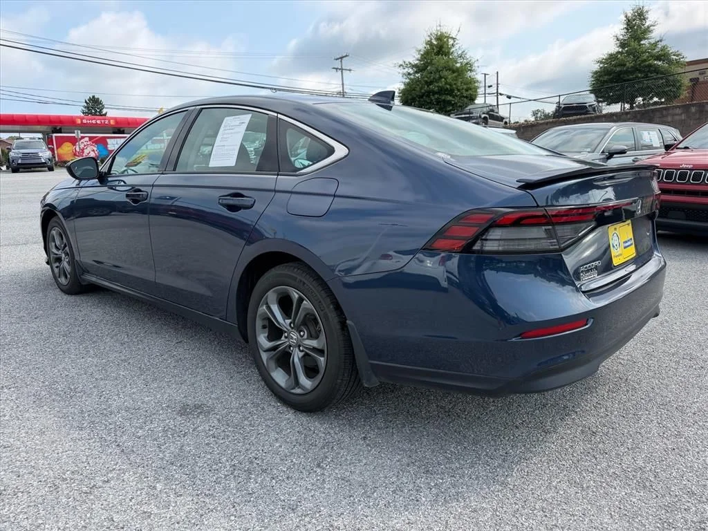 Used 2023  Honda EX image 5