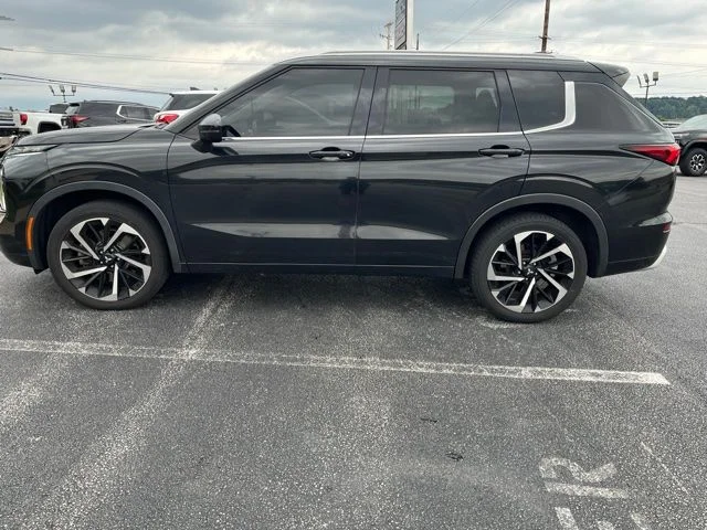 Used 2022 Black Mitsubishi SEL image 2