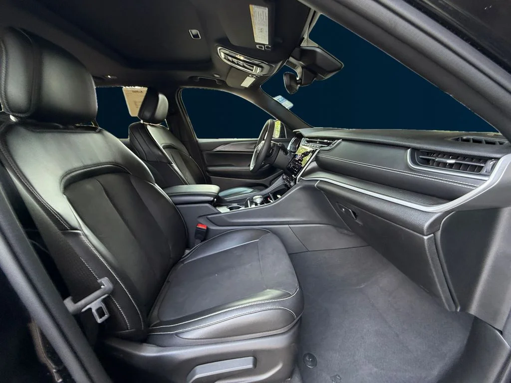 Used 2024 Black Jeep Altitude X image 17
