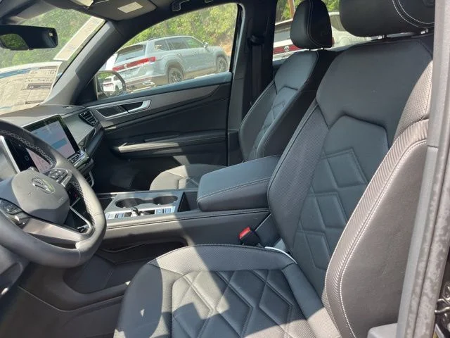New 2026 Black Volkswagen 2.0T SE image 8