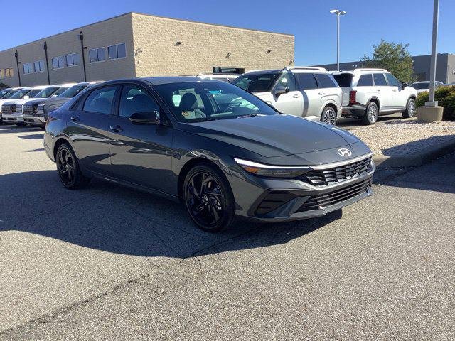 New 2026 Gray Hyundai SEL Sport Plus image 4