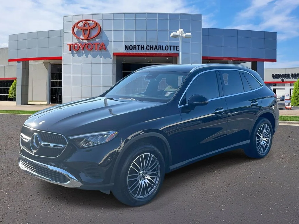 Used 2024  Mercedes-Benz GLC 300 image 3