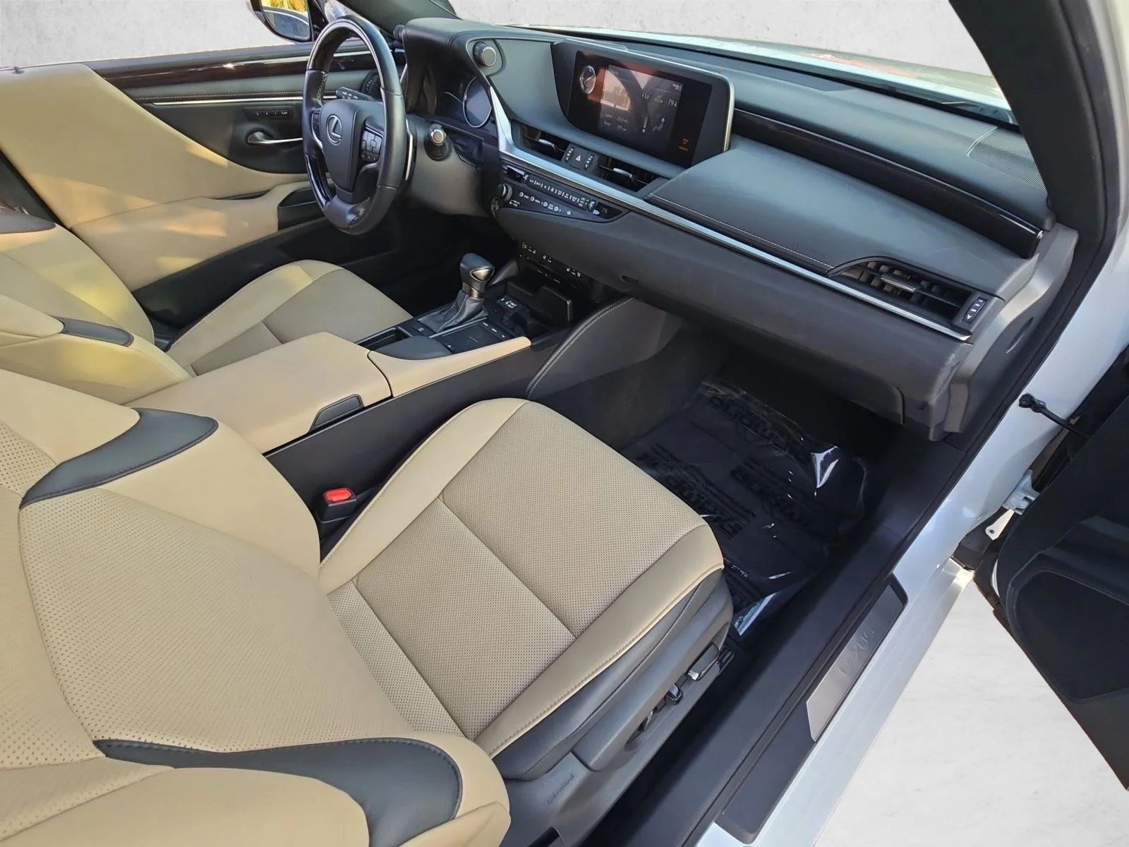 Used 2020 Eminent White Pearl Lexus ES 350 image 22