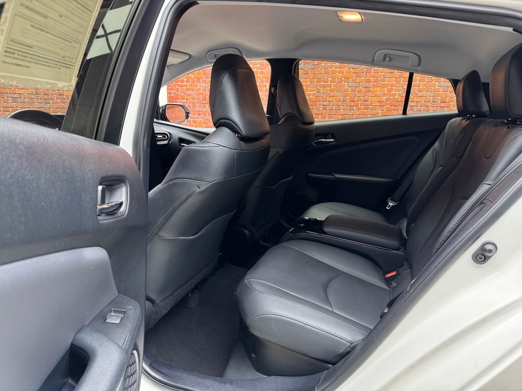 Used 2019 White Toyota Advanced image 23