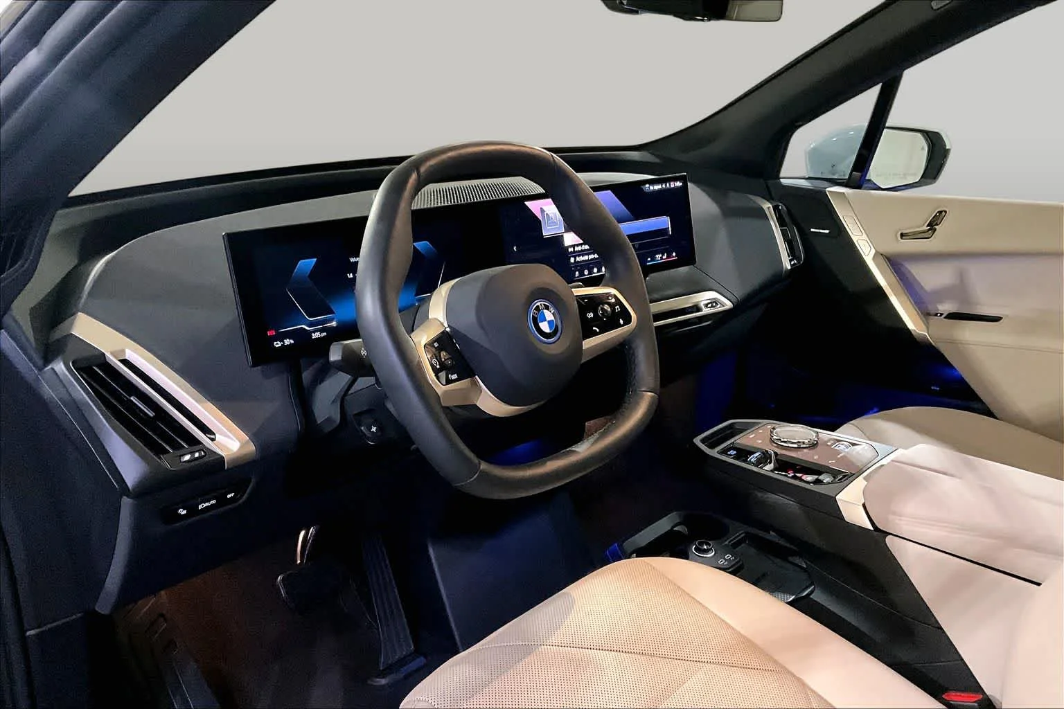 Certified Used 2025 Mineral White Metallic BMW xDrive50 image 16