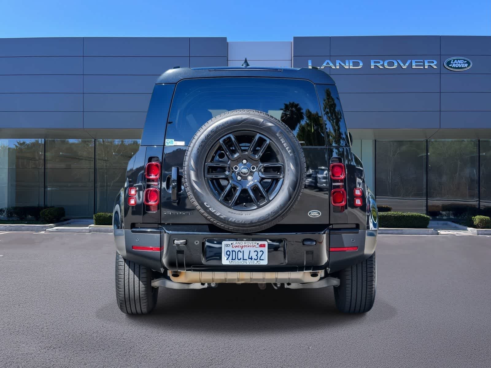 Used 2023 Santorini Black Metallic Land Rover S image 5