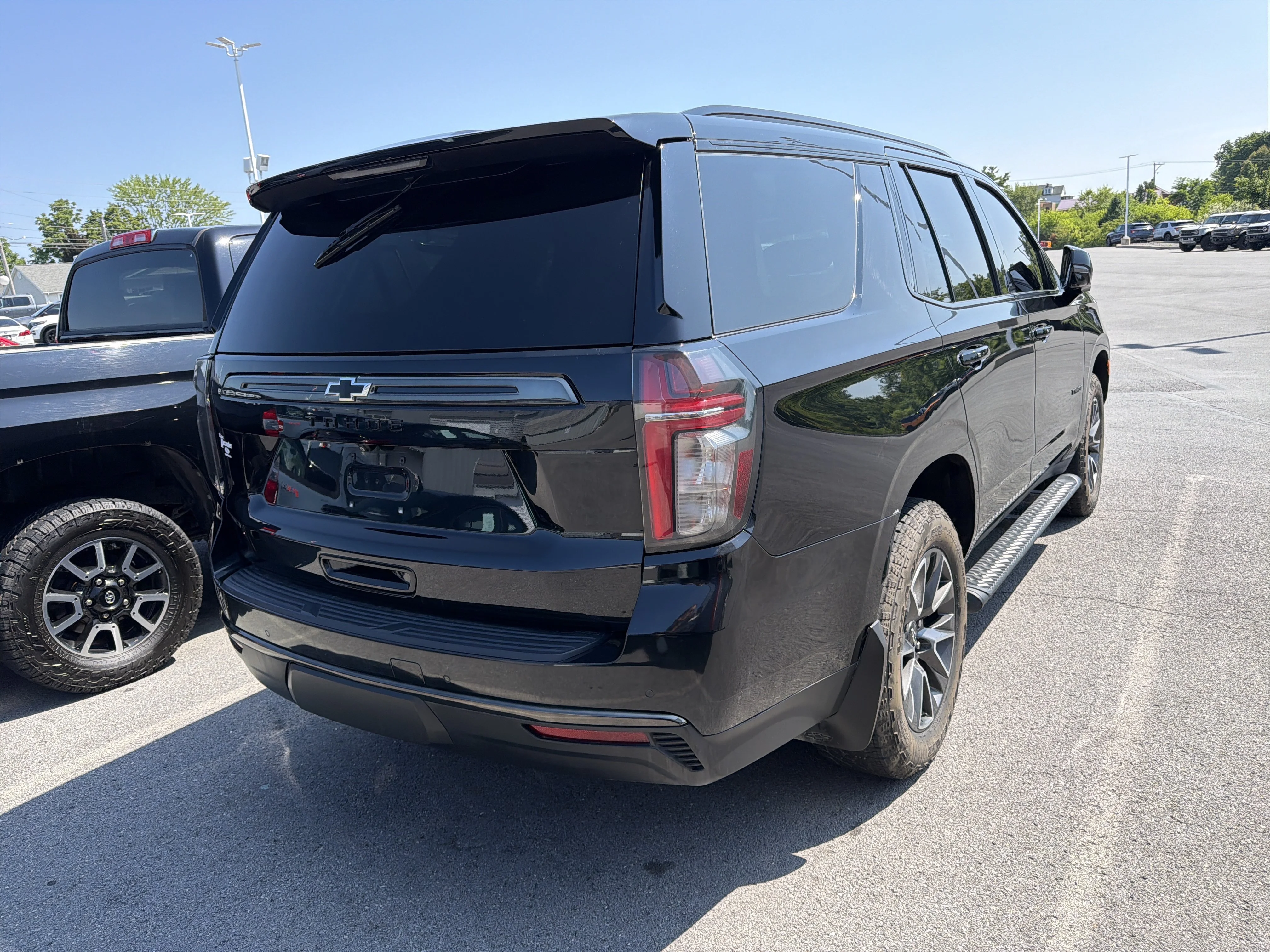 Used 2021 Black Chevrolet Z71 image 36