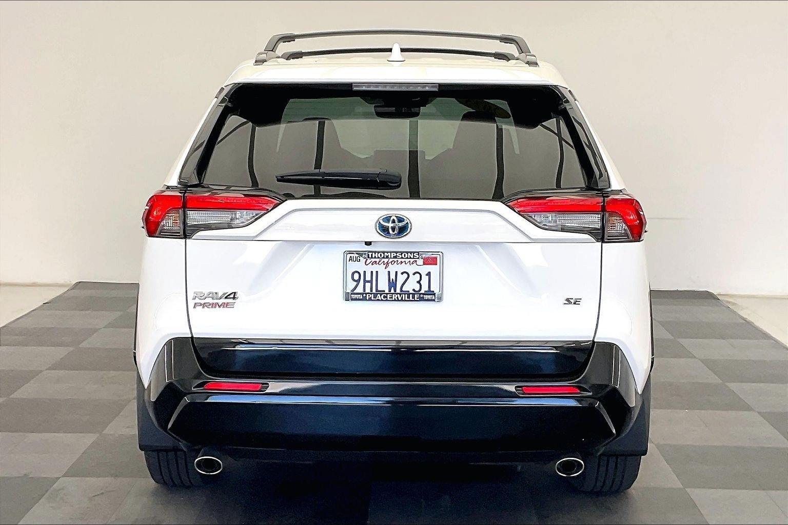 Used 2023 Ice Cap Toyota SE image 3