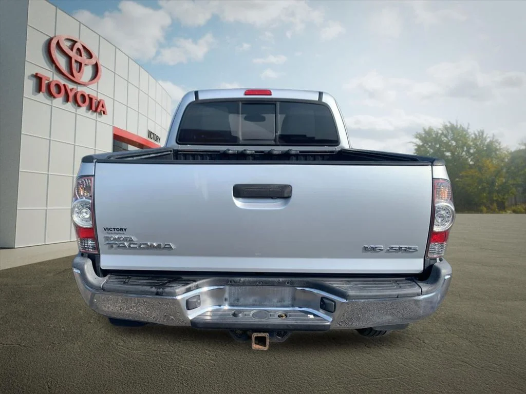 Used 2013 Silver Toyota Base image 4
