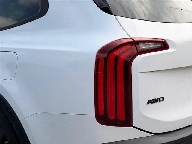 Used 2022 White Kia EX image 22