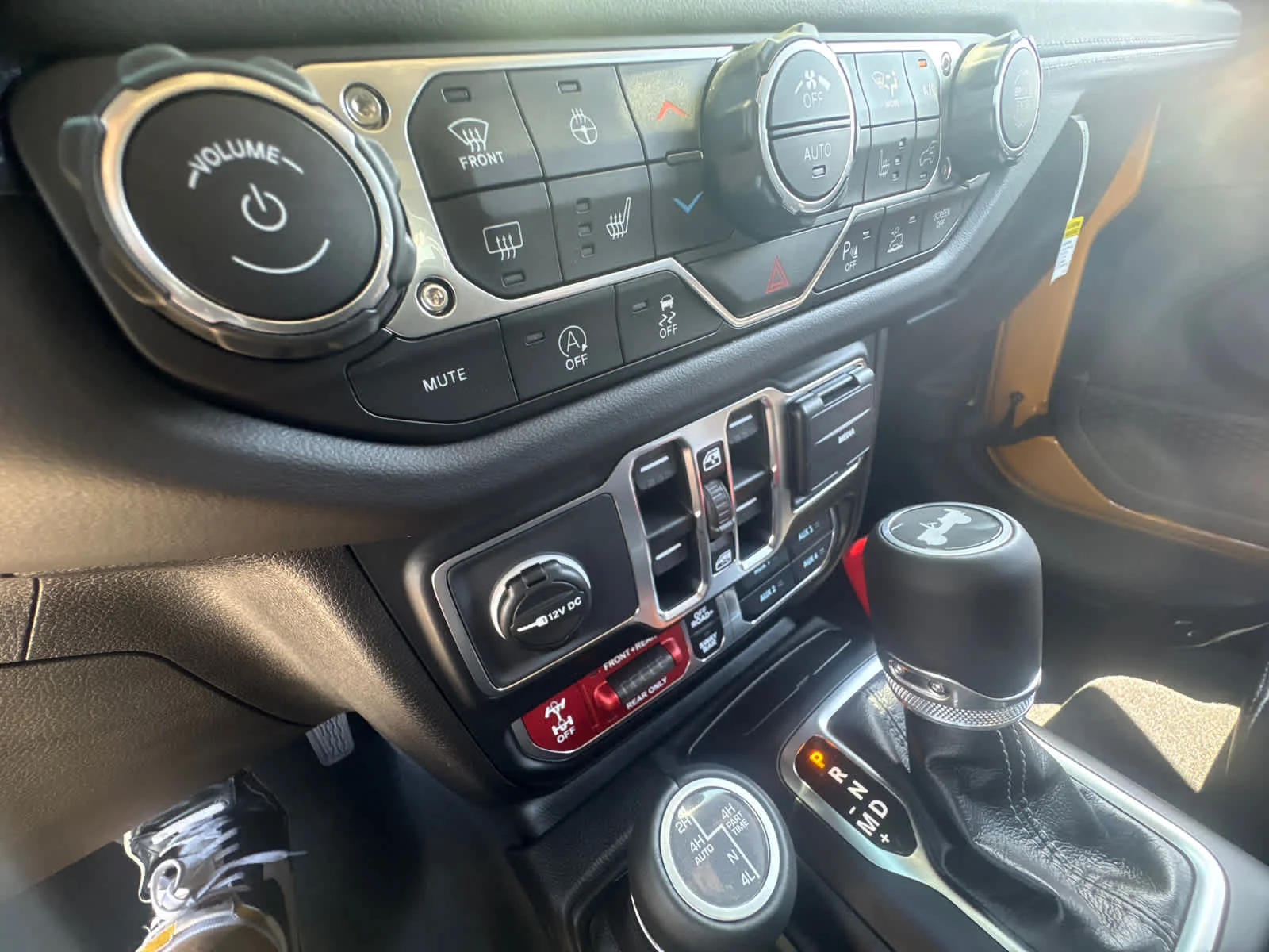 New 2026 Goldilocks Exterior Paint Jeep Rubicon X image 27